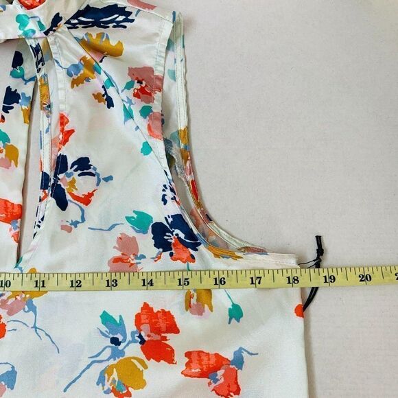 Tularosa Evie V Neck Cutout Floral Satin Tank XS - Picture 9 of 9